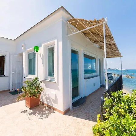 La Casa Sulla Spiaggia Villa